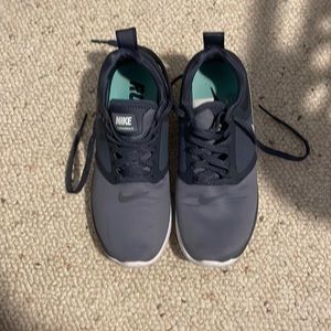 Nike women running shoes preowned size 6
